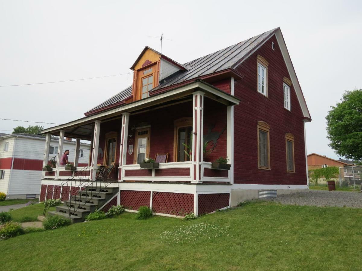La Vieille Maison Rouge Saint-Tite Luaran gambar