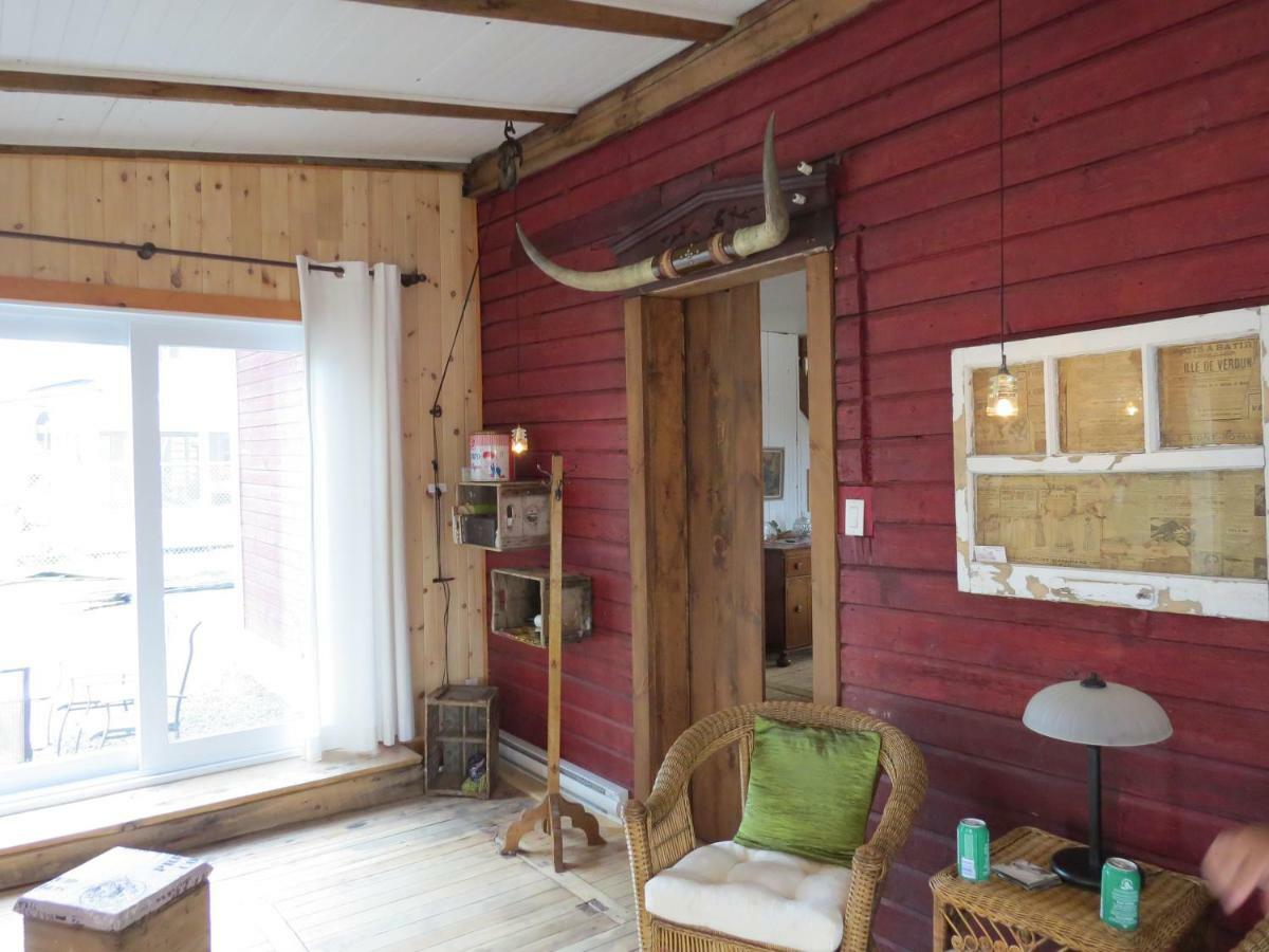 La Vieille Maison Rouge Saint-Tite Luaran gambar